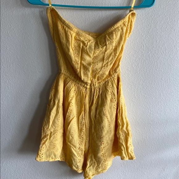 ❌SOLD❌HOLLISTER STRAPLESS ROMPER - Picture 2 of 4